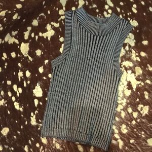 Super cute crop top gray small